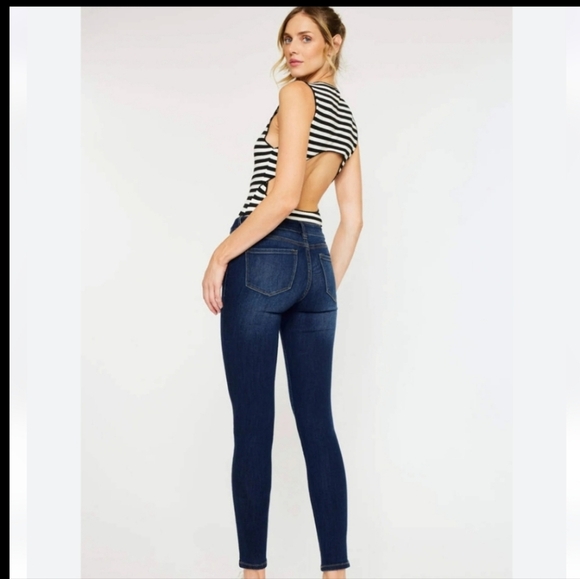 KANCAN Alani Mid Rise Super Skinny Jeans In Med/Dark Wash. Size 26 - Picture 4 of 12